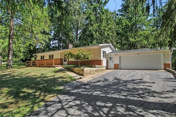 3416 E Pineview Drive, Dexter, MI 48130