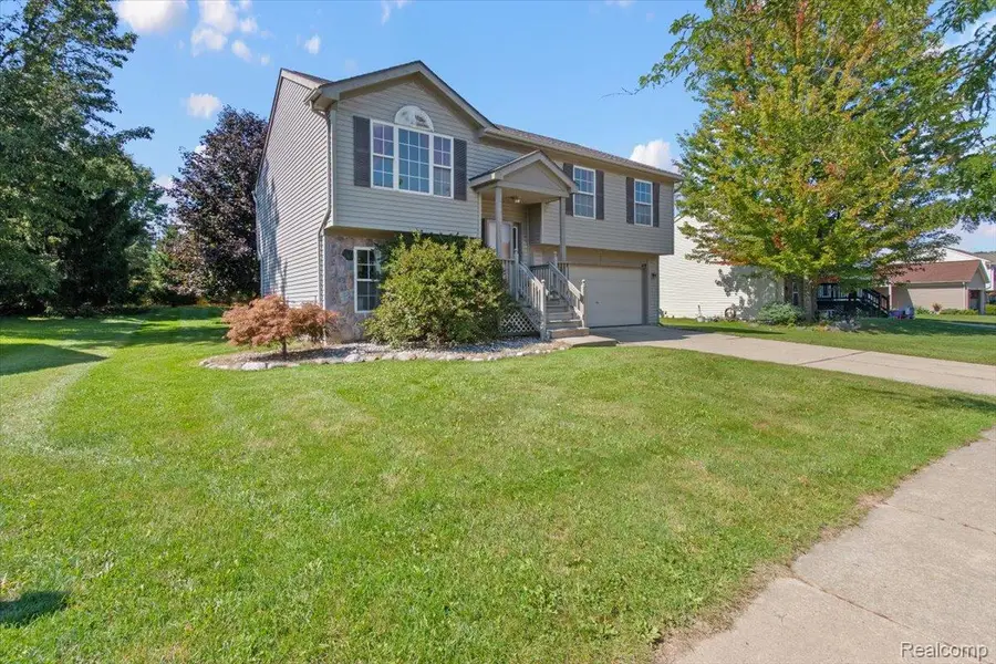 659 Andover Woods Drive, Fenton, MI 48430 - #2