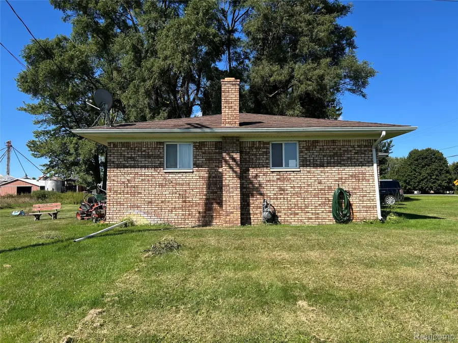 16401 Almont Road, Allenton, MI 48002 - #3