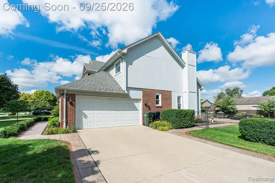 13853 Wellington Drive, Sterling Heights, MI 48313 - #2