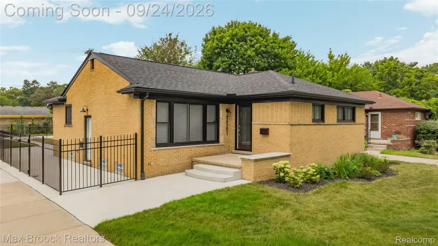 24201 Oneida Street, Oak Park, MI 48237 - #2