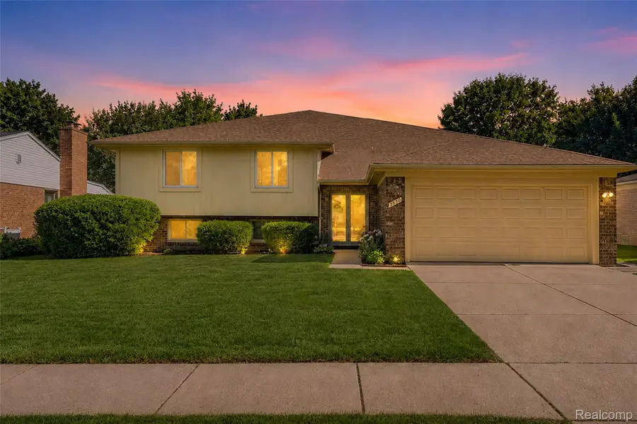 45429 Brunswick Drive, Canton, MI 48187 - #2