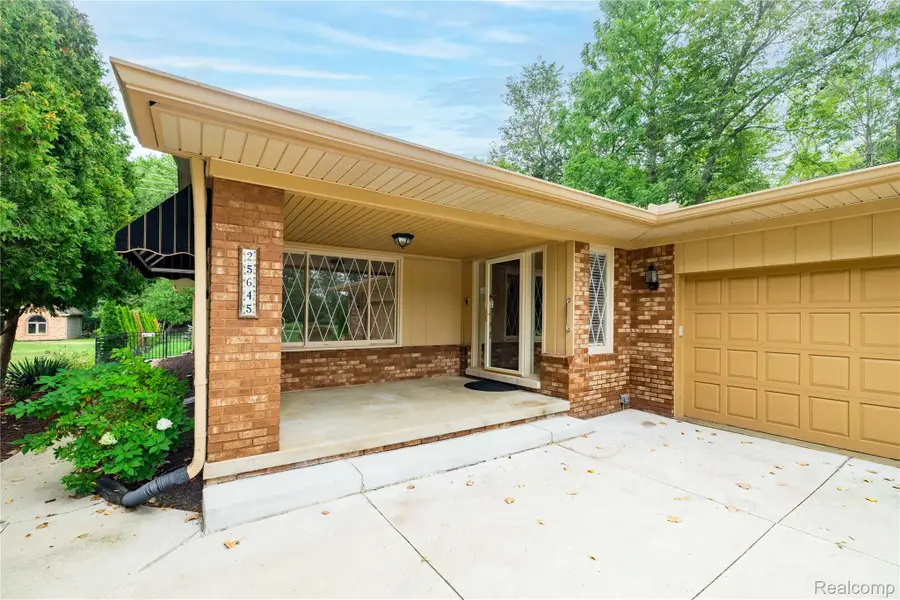 25645 Meridian Road, Grosse Ile, MI 48138 - #3