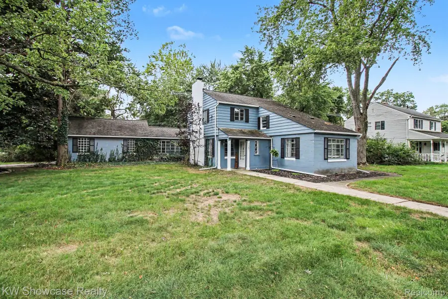 7361 Honeysuckle Road, West Bloomfield, MI 48324 - #2