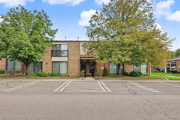 18327 University Park Drive, Livonia, MI 48152