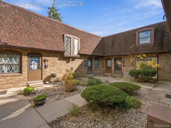 5005 Crooks Road #37, RoyalOak, MI 48073