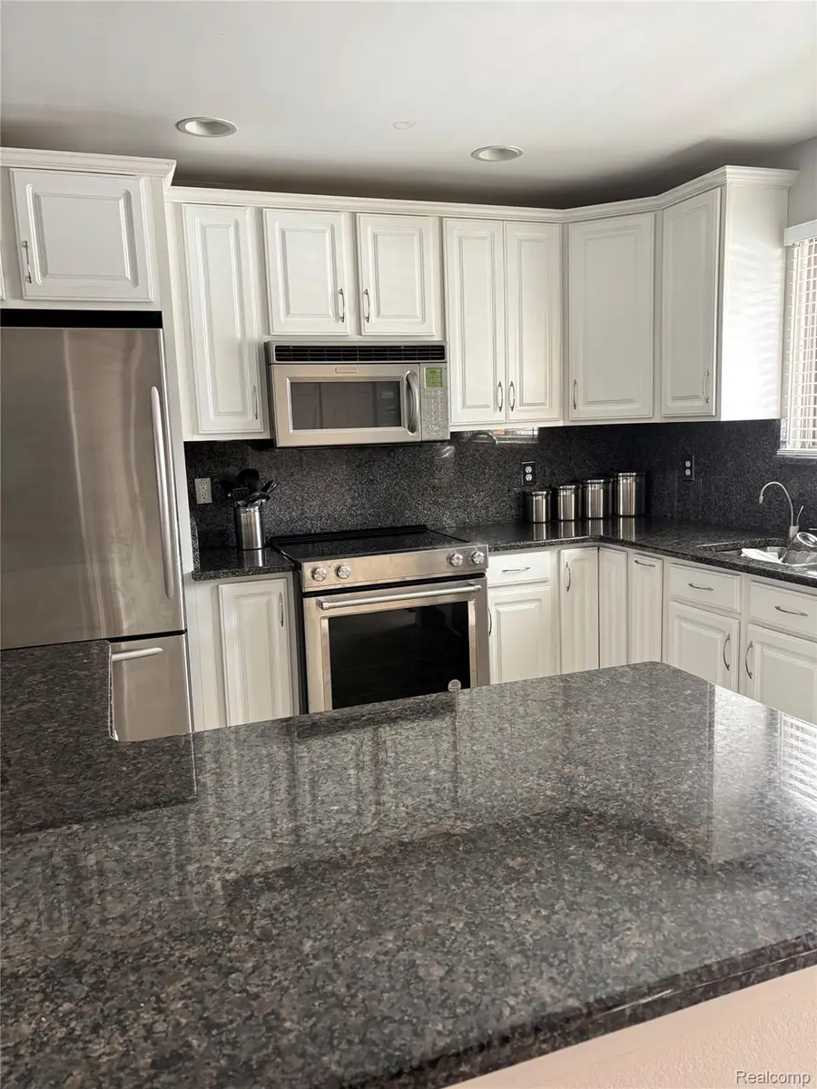 3668 Old Creek Road, Troy, MI 48084 - #2