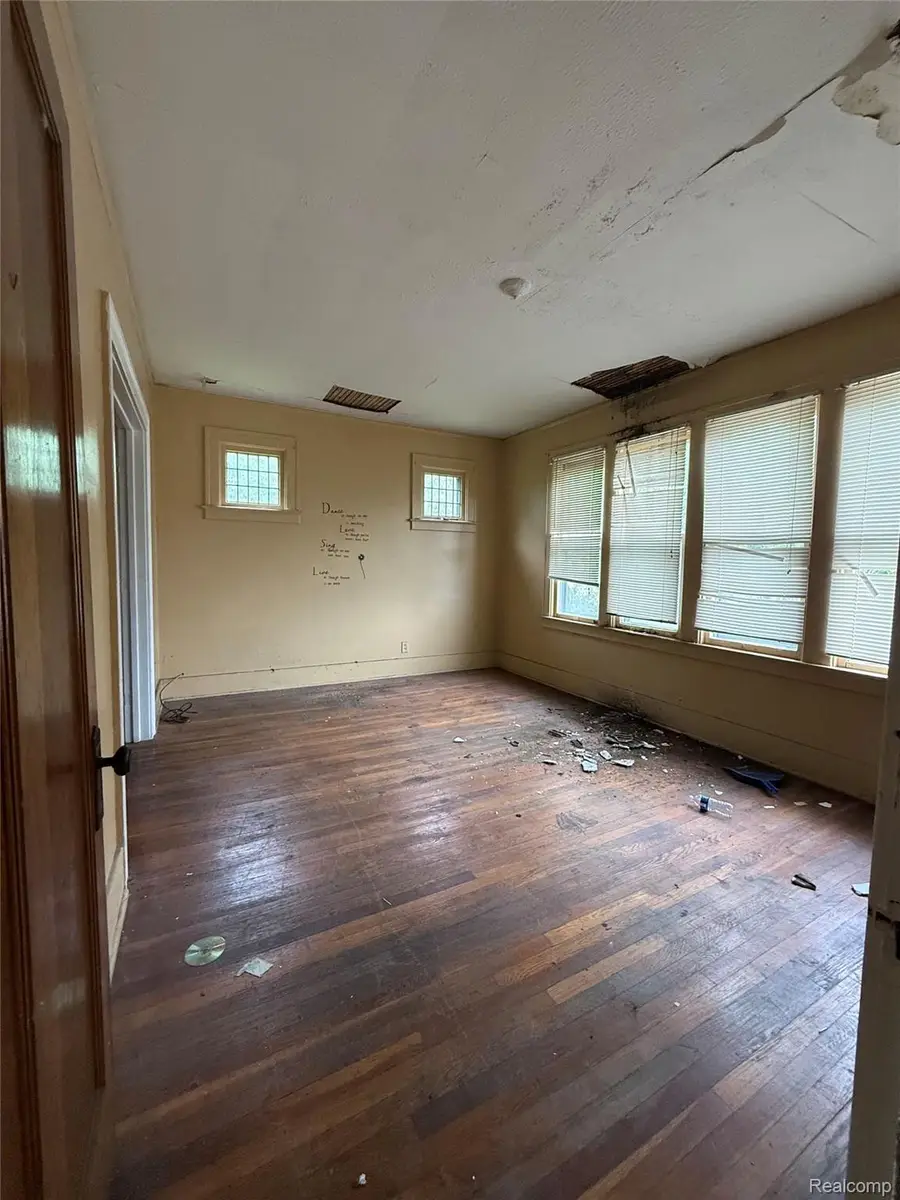 593 Kitchener Street, Detroit, MI 48215 - #2
