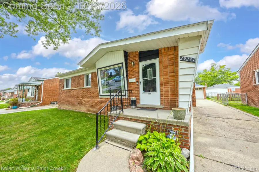 29237 Boston Street, Saint Clair Shores, MI 48081 - #2