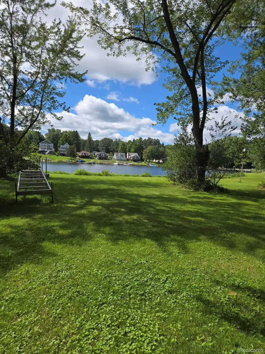 6429 Mabley Hill Road, Fenton, MI 48430 - #2