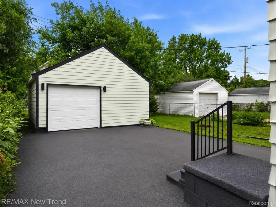1512 E Maxlow Avenue, Hazel Park, MI 48030 - #2