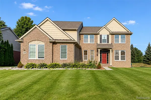 54908 N Grenelefe Circle W, SouthLyon, MI 48178
