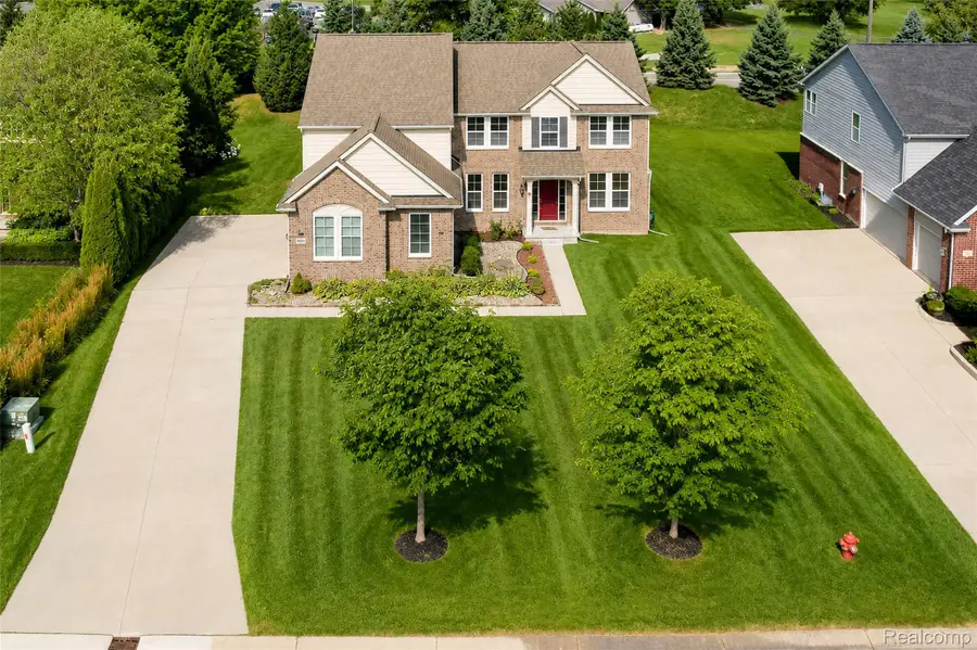 54908 N Grenelefe Circle W, Lyon, MI 48178 - #2