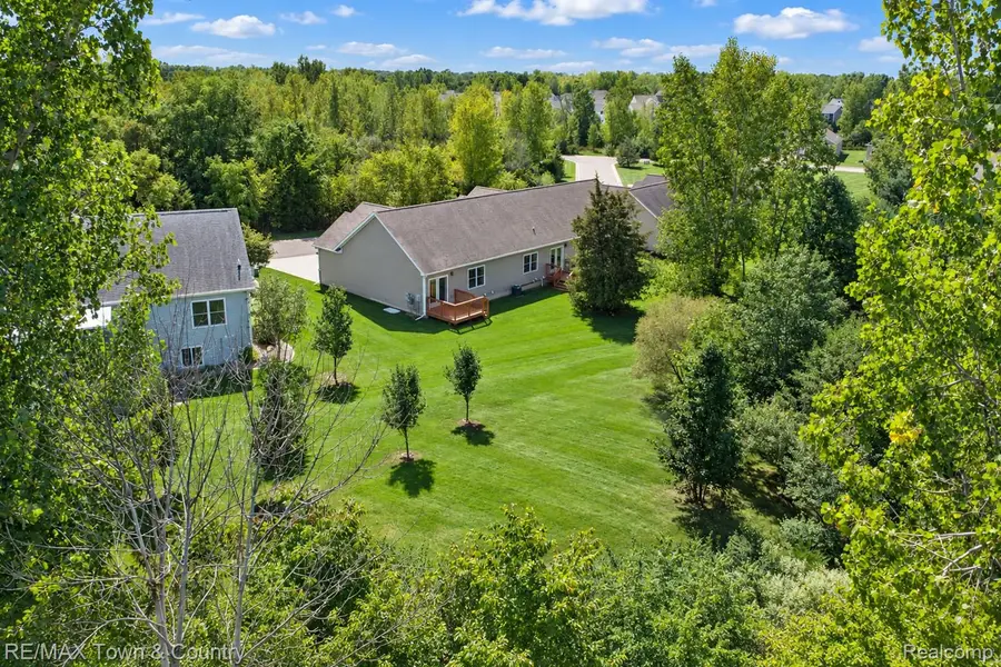 7070 Cambridge Drive #12, Flushing, MI 48433 - #3