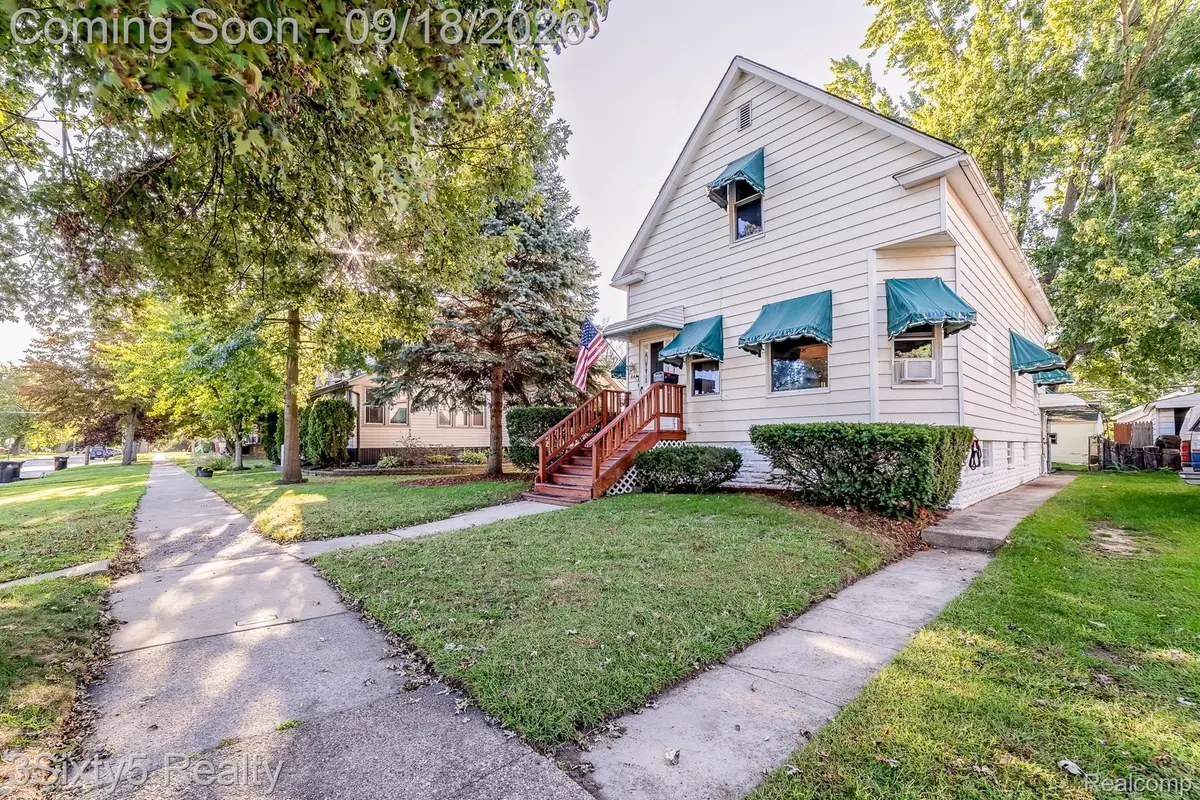 447 Walnut Street, Wyandotte, MI 48192 - #1