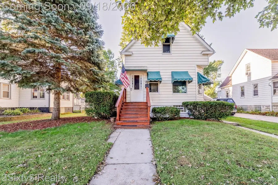 447 Walnut Street, Wyandotte, MI 48192 - #2