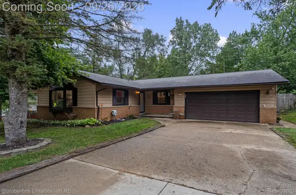 225 S Williams Lake Road, Waterford, MI 48327