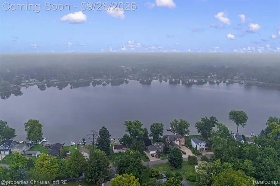 225 S Williams Lake Road, Waterford, MI 48327 - #3