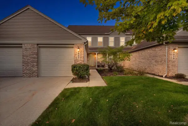 3947 Hunters Circle E, Canton, MI 48188