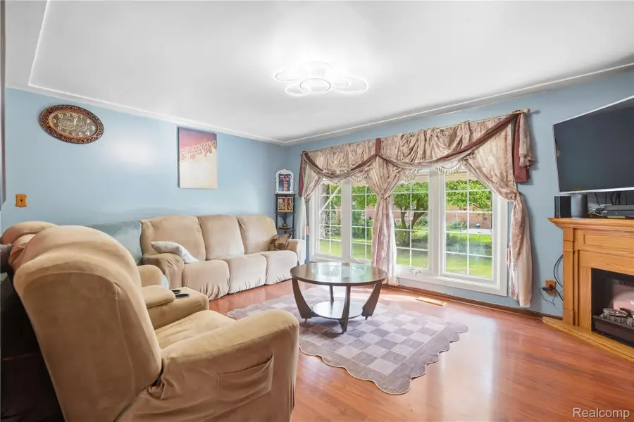 29103 Barkley Street, Livonia, MI 48154 - #3
