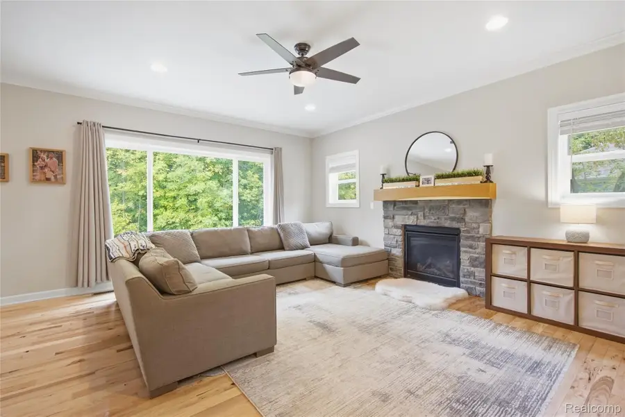 6190 Woodridge Lane, Grand Blanc, MI 48439 - #3
