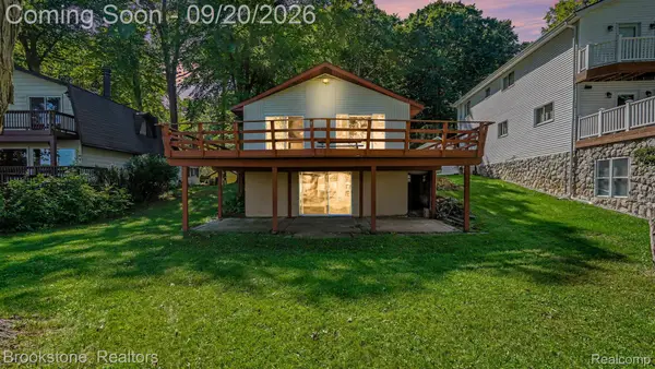 5267 Redding Drive, Pinckney, MI 48169