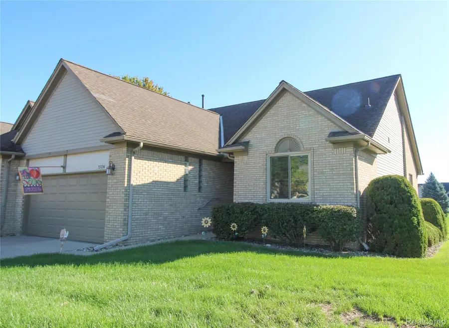 37734 Pebble Pointe Court, Clinton Township, MI 48038 - #2