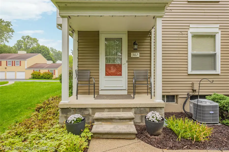 387 Neptune Drive, Walled Lake, MI 48390 - #3