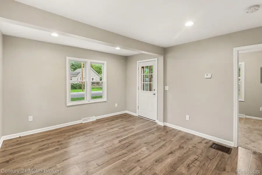 2089 Brady Avenue, Burton, MI 48529 - #3