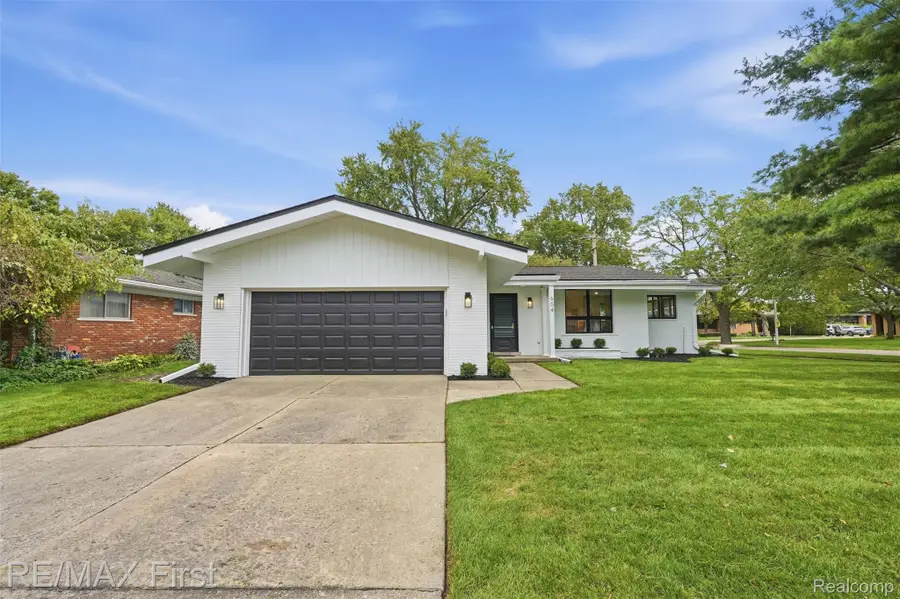 604 S Higbie Place, Grosse Pointe Woods, MI 48236 - #2