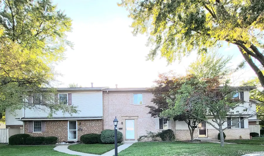 885 Kirts Boulevard, Troy, MI 48084 - #3