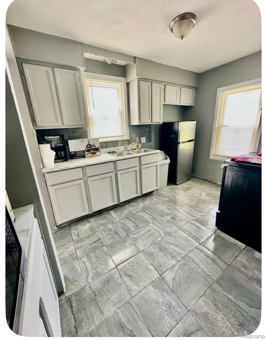 19129 Strasburg Street, Detroit, MI 48205 - #3