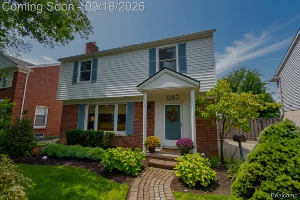 1383 Whittier Road, GrossePointePark, MI 48230