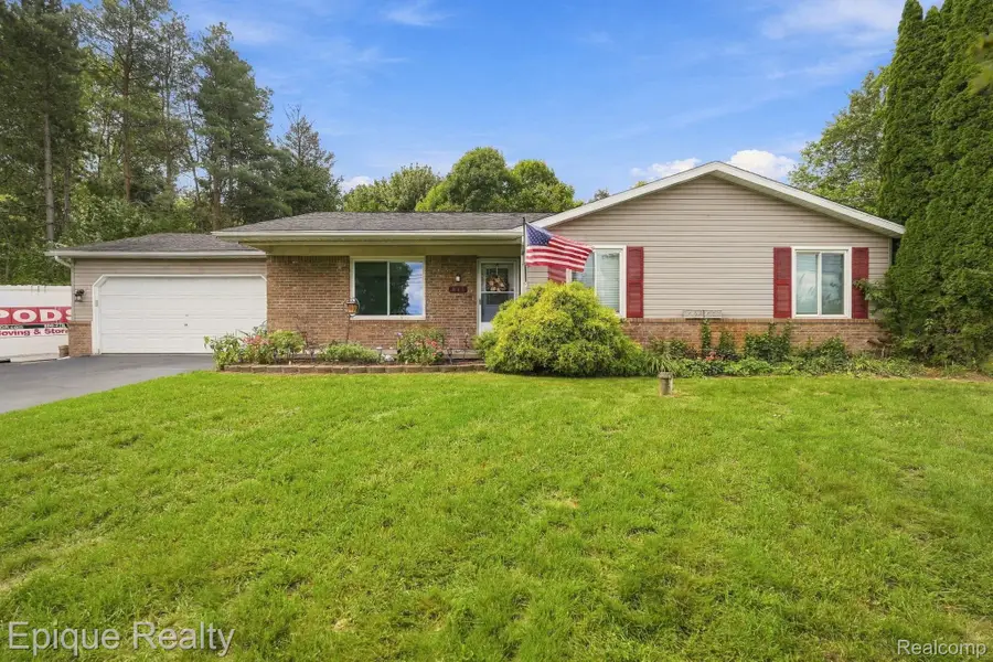 811 N Ortonville Road, Ortonville, MI 48462 - #2