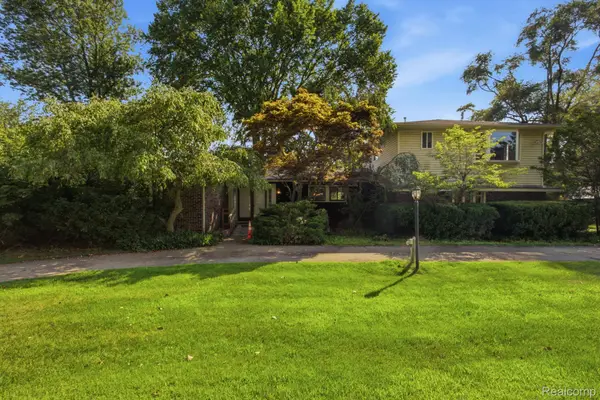 2726 Bay Drive, WestBloomfield, MI 48324