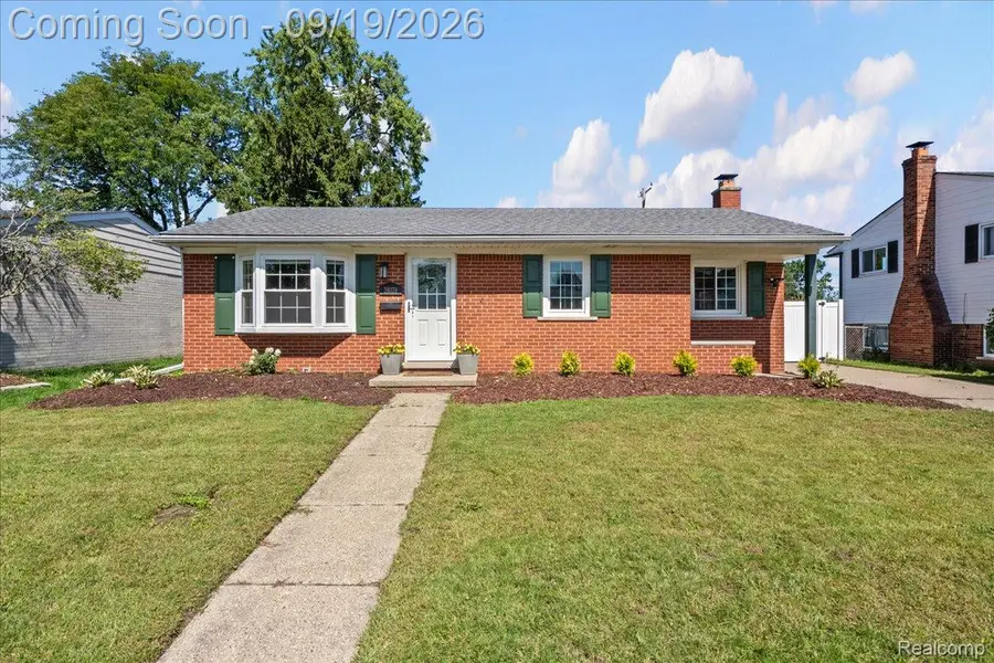 38038 Ross Street, Livonia, MI 48154 - #2