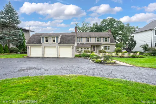 8765 Edgewood Park Drive, CommerceTwp, MI 48382