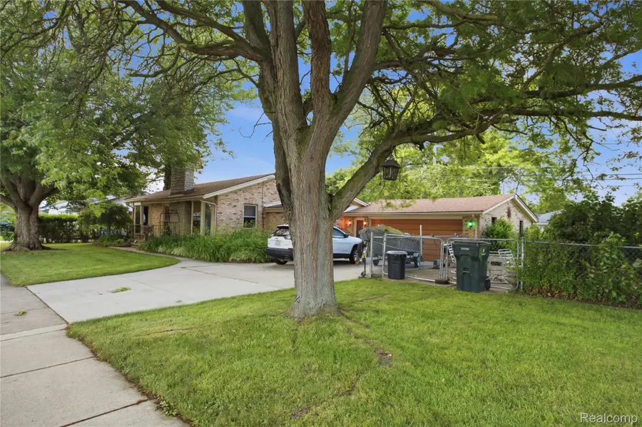 21211 Ardmore Park Drive, Saint Clair Shores, MI 48081 - #3