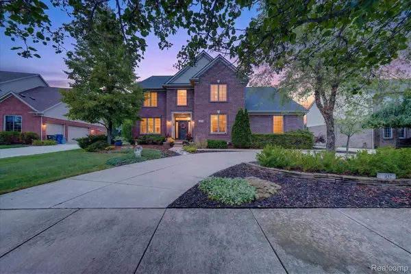 432 E Canford Park, Canton, MI 48187
