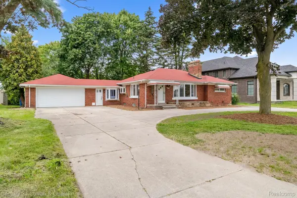 27210 Doxtator Street, DearbornHeights, MI 48127