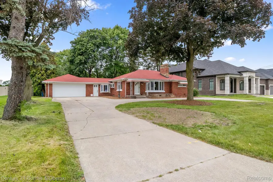 27210 Doxtator Street, Dearborn Heights, MI 48127 - #2