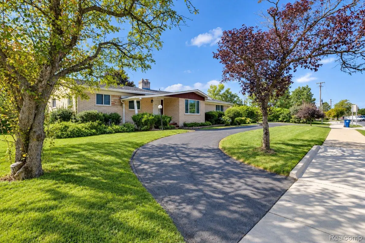 60 E Square Lake Road, Bloomfield, MI 48304 - #1
