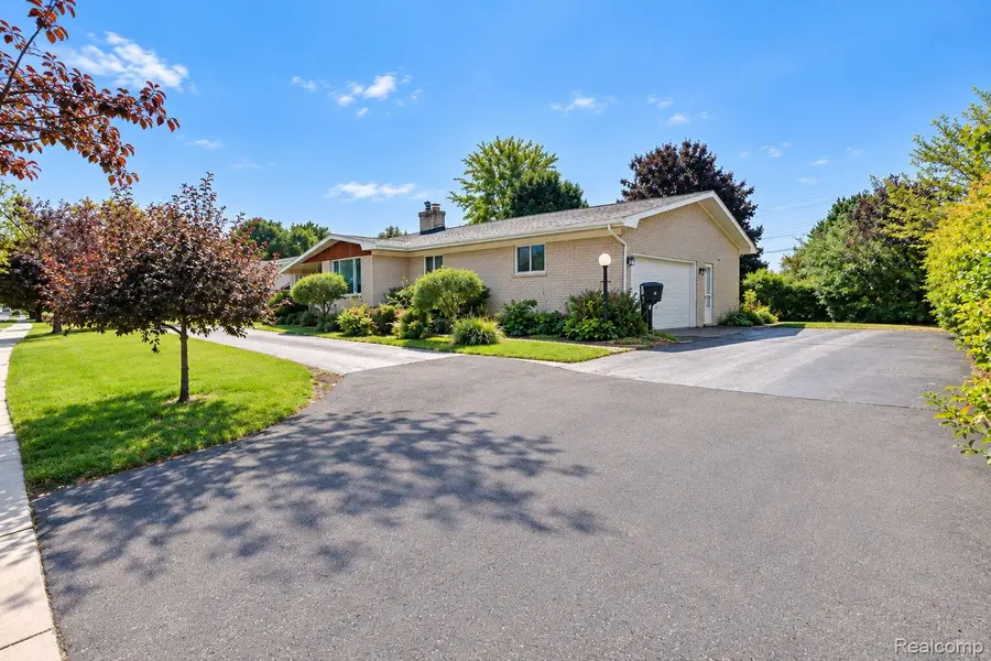 60 E Square Lake Road, Bloomfield, MI 48304 - #3