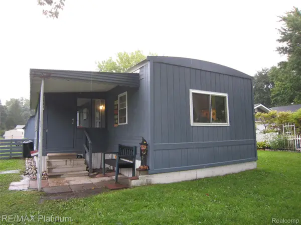 5727 Maunee Drive, Howell, MI 48843