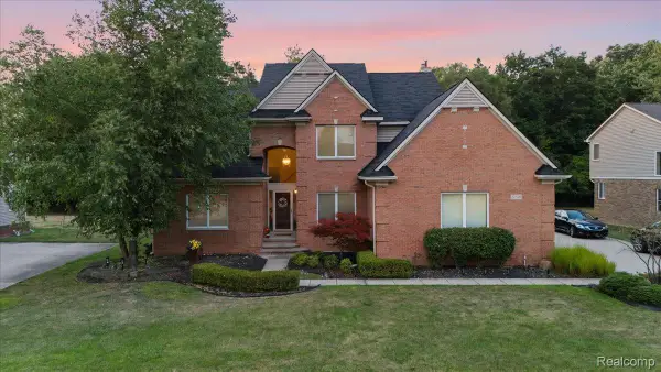 27348 Oxford Drive, Southfield, MI 48033