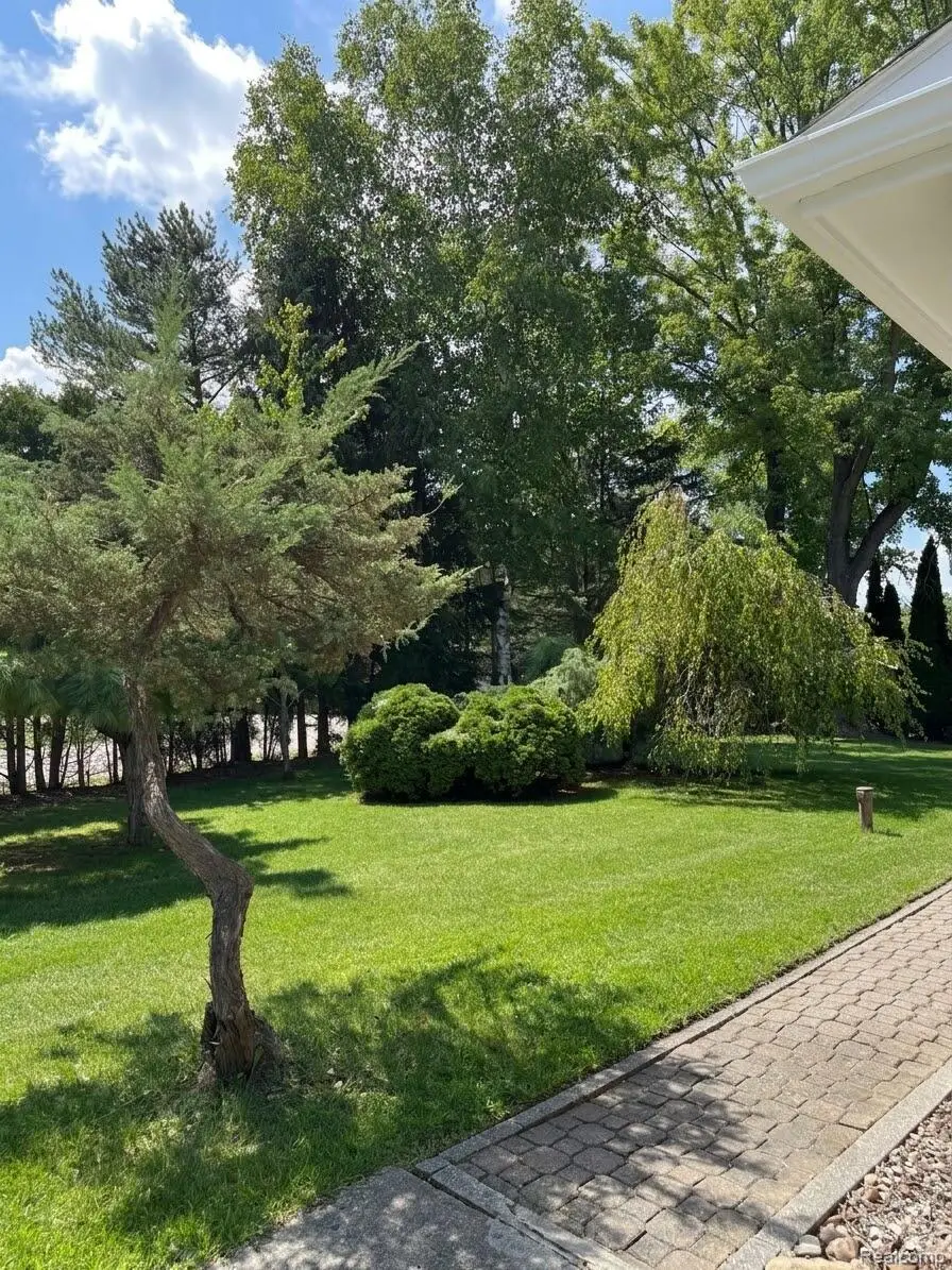 6370 W Norma Lee Street, West Bloomfield, MI 48322 - #3