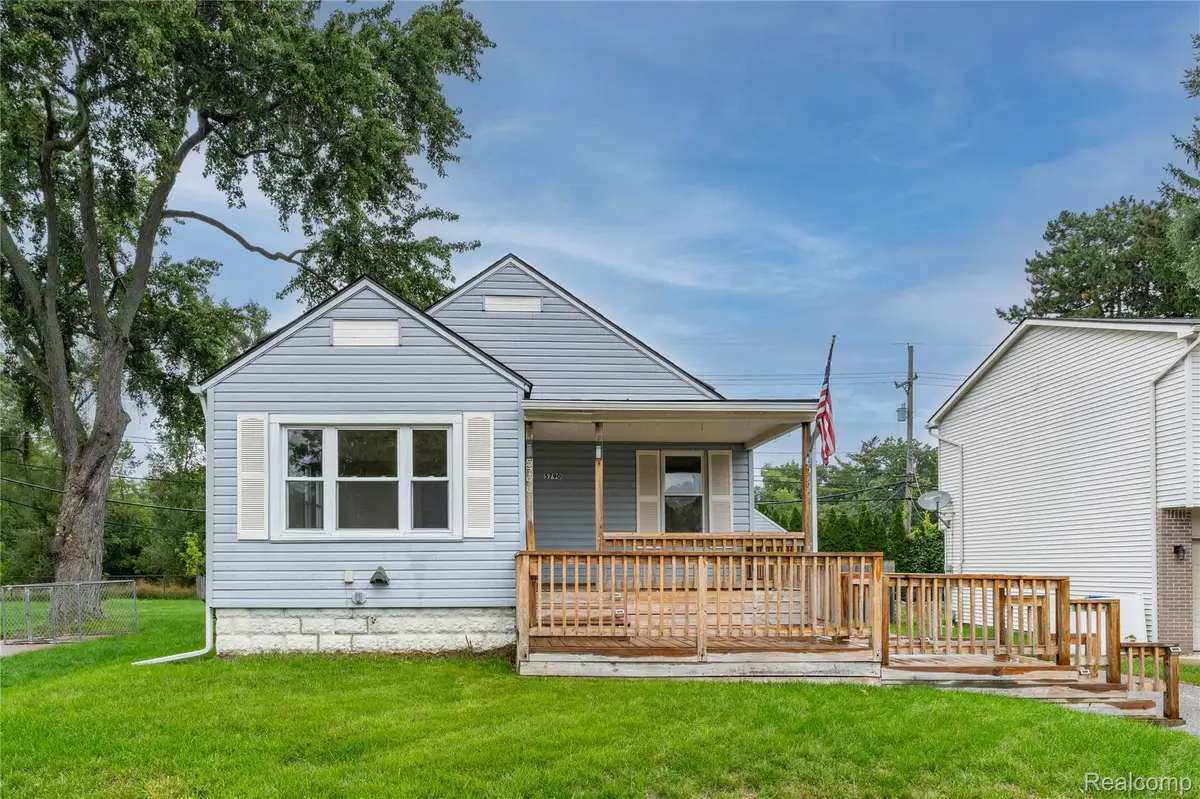 5790 Savoy Drive, Waterford, MI 48327 - #1