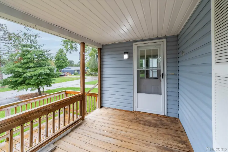 5790 Savoy Drive, Waterford, MI 48327 - #3