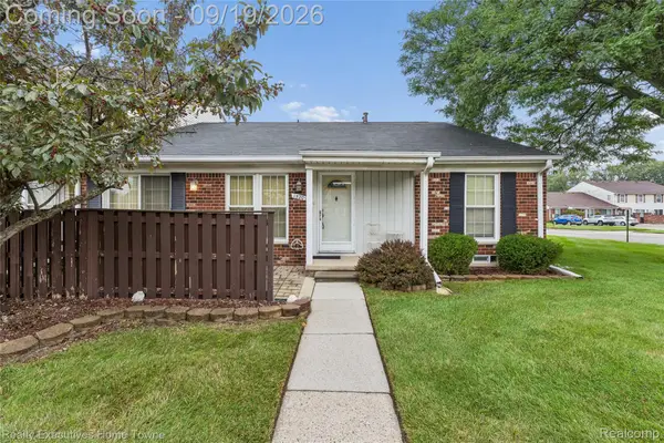 15209 Renshaw Drive, ClintonTwp, MI 48038