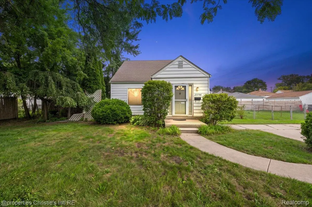 23786 Cushing Avenue, Eastpointe, MI 48021 - #1